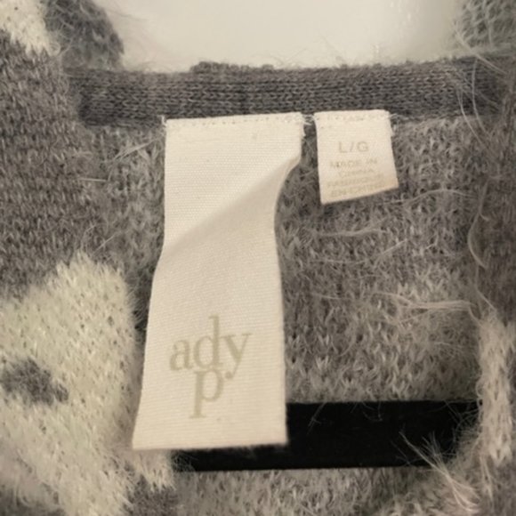 Grey and White Sweater - Picture 6 of 6